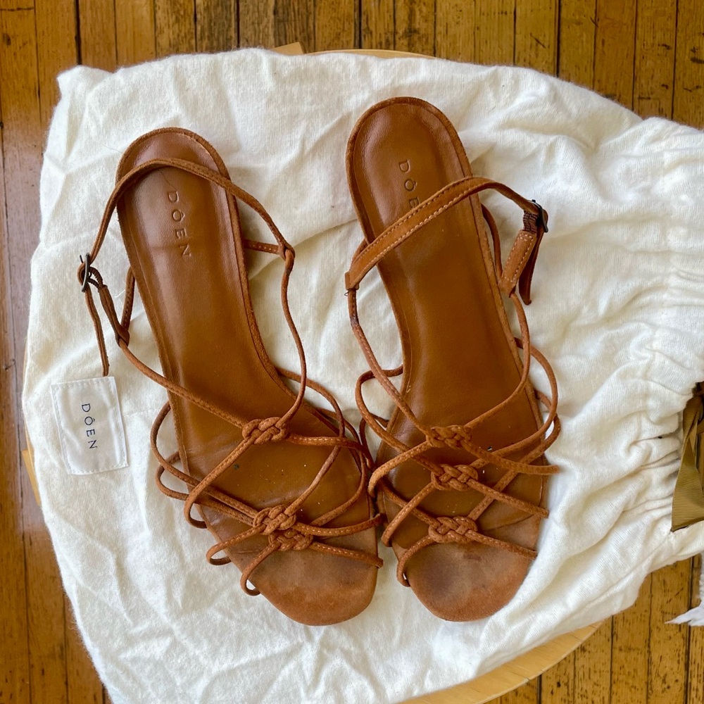 Doen Corsica Sandal in Cognac Suede